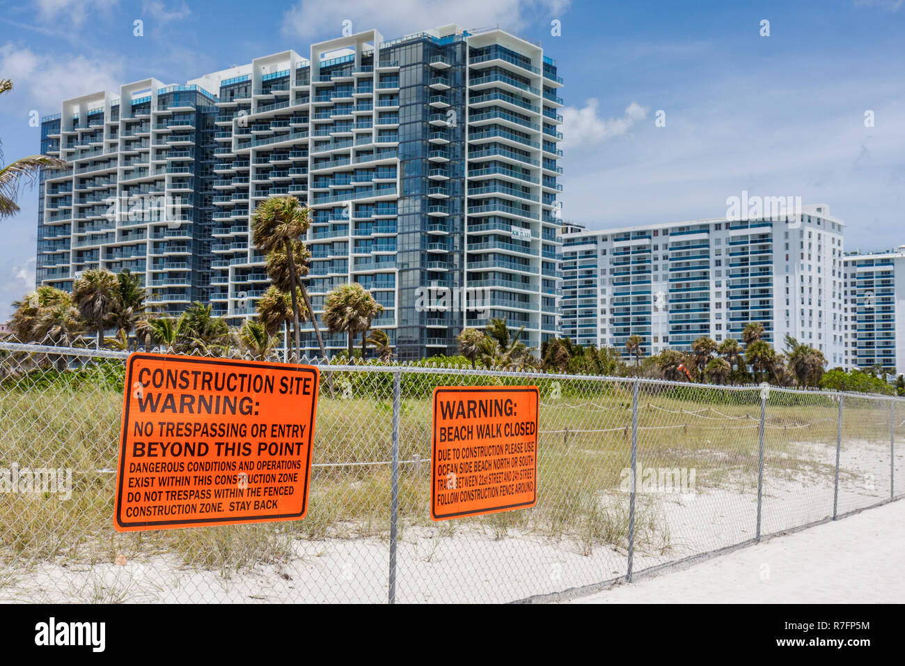 Miami Beach Florida, fronte spiaggia, condominio appartamenti residenziali edificio edifici alloggio, edificio, grattacieli grattacieli alto costruire Foto Stock