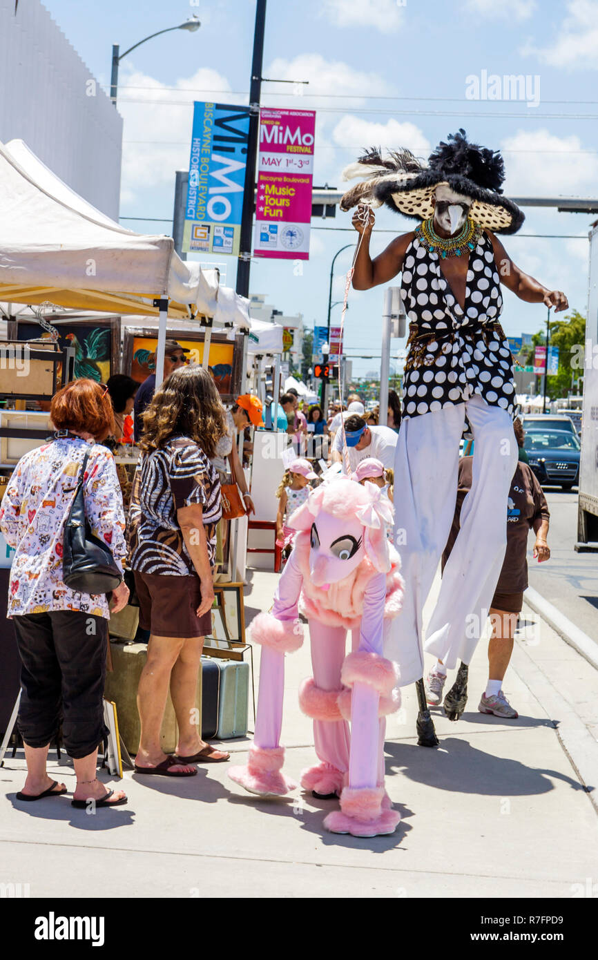 Miami Florida, Biscayne BoulevardMiami Florida, MIMO Historic District, Biscayne Boulevard, eventi di quartiere, Cinco de MIMO Festival, Pink Pooch Parade An Foto Stock