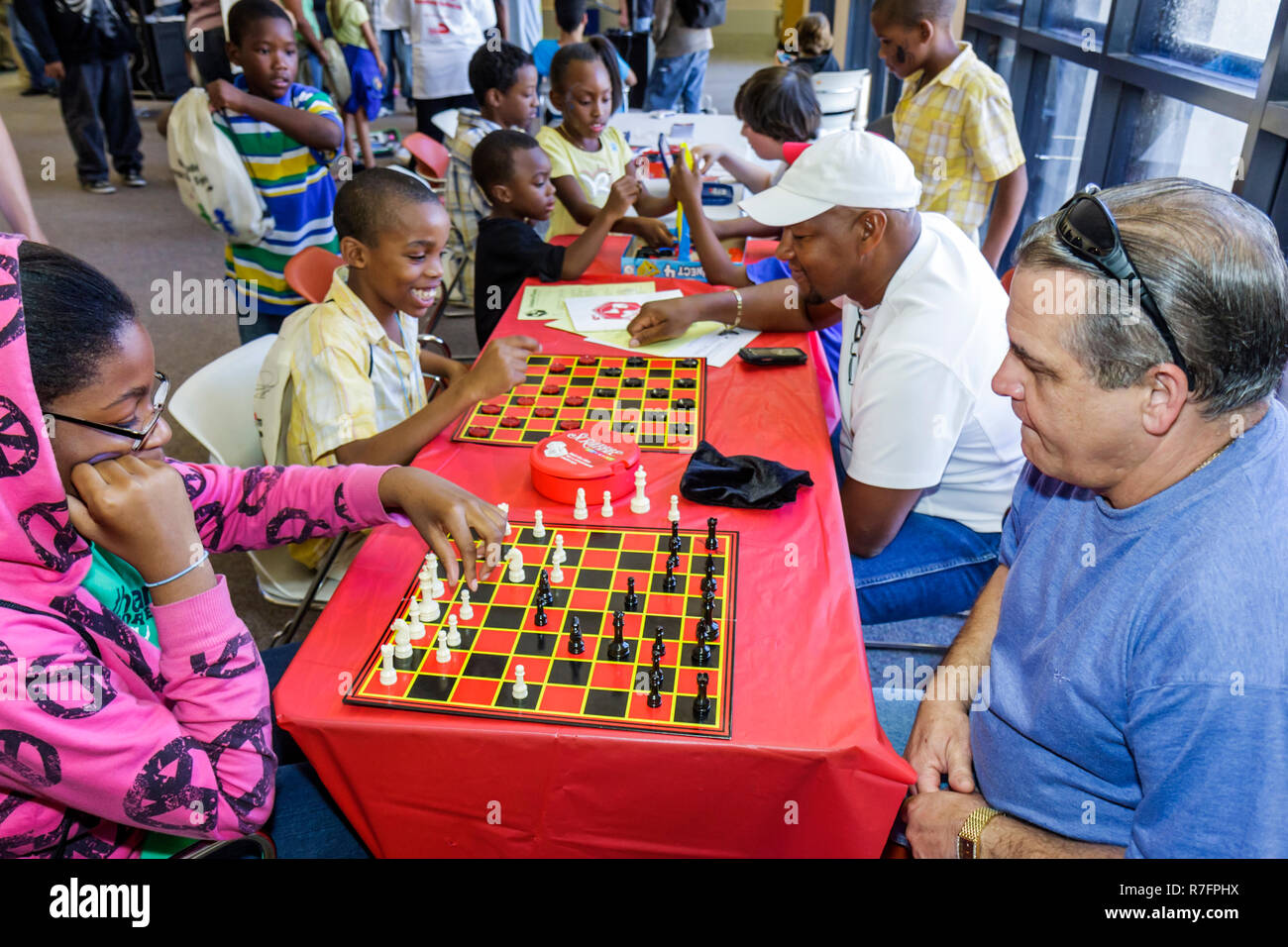 Miami Florida,Cultural Center Plaza,Main Public Library,The Art of Storytelling International Festival,famiglia genitori genitori bambini,e Foto Stock