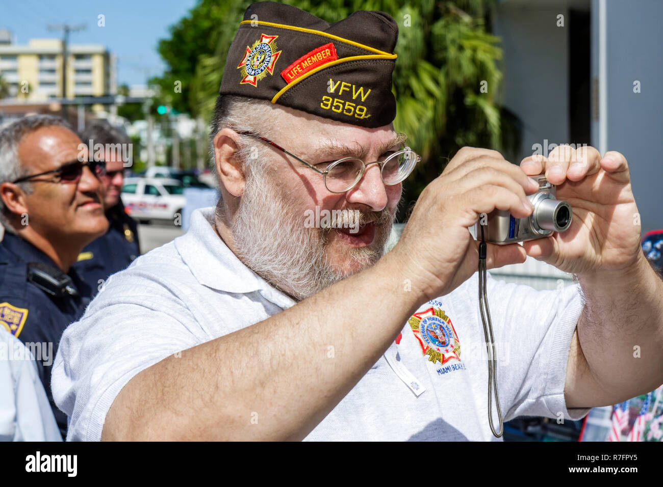 Miami Beach Florida, Miami Beach, stazione di polizia, cerimonia del Memorial Day, festa federale, ricordare, onore, veterano di guerra, militare, VWF, uomo uomini maschio adulti Foto Stock