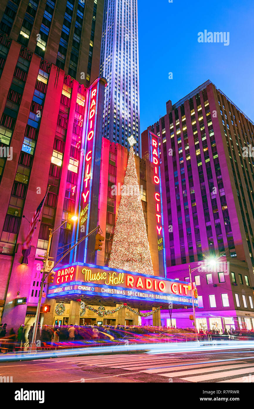 Natale a New York Radio City Music Hall stagione di Natale Rockefeller Center Avenue of the Americas New York City Foto Stock