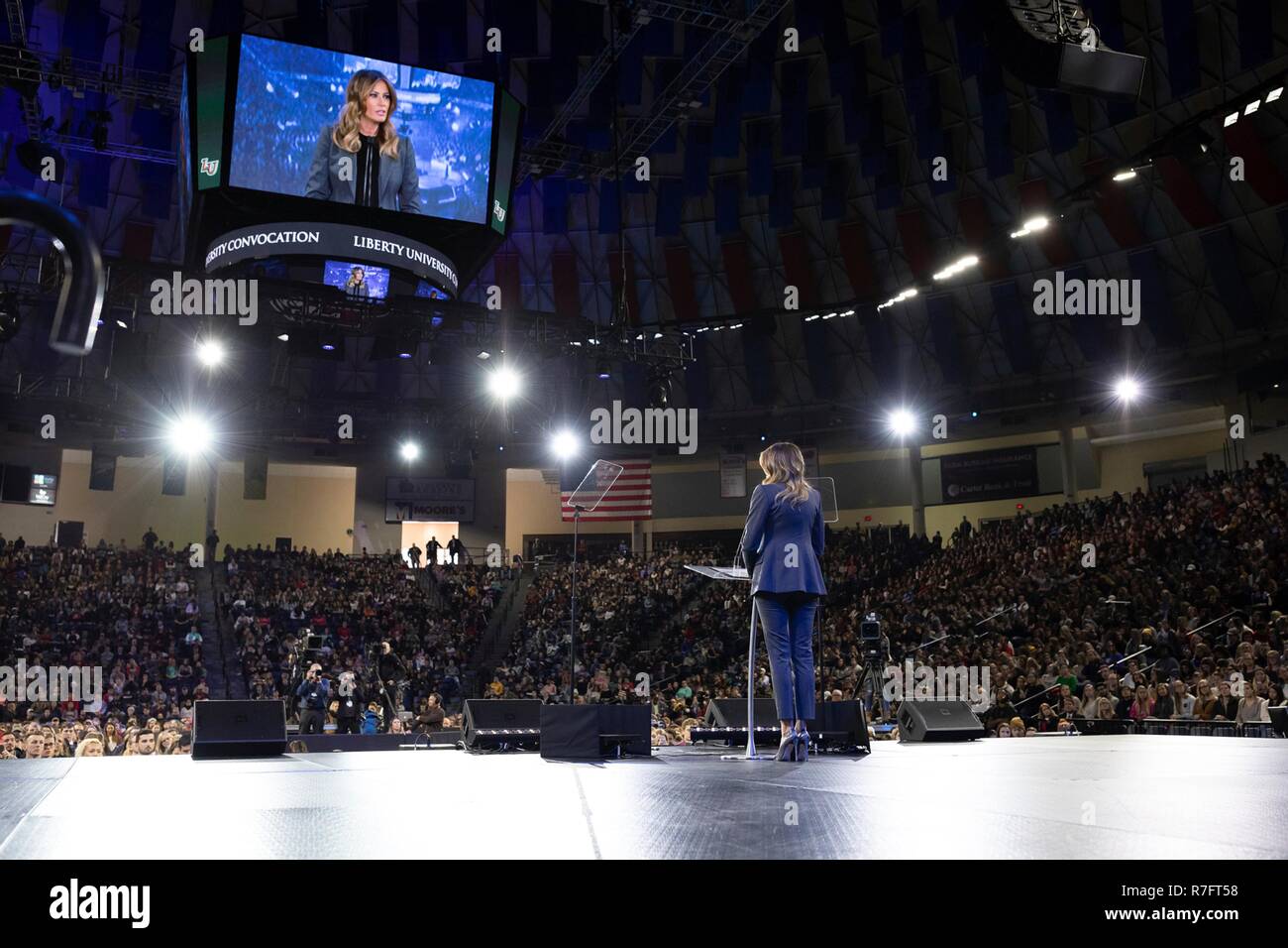U.S prima signora Melania Trump offre un commento a un oppioide Municipio incontro a Liberty University Novembre 28, 2018 in Lynchburg, Virginia. Foto Stock