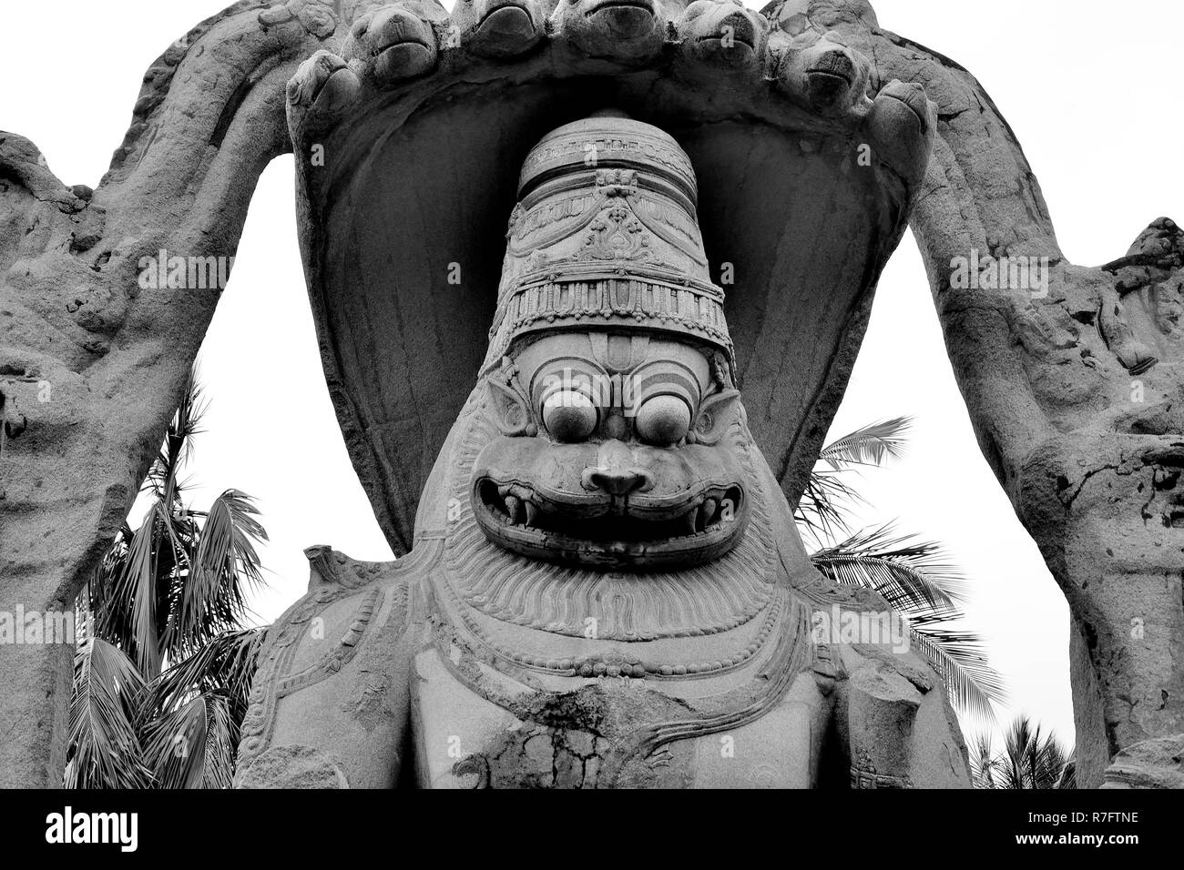 Ugra Narasimha, l'uomo-lion avatar di Vishnu, seduti in posizione di yoga, Hampi, Karnataka, India Foto Stock