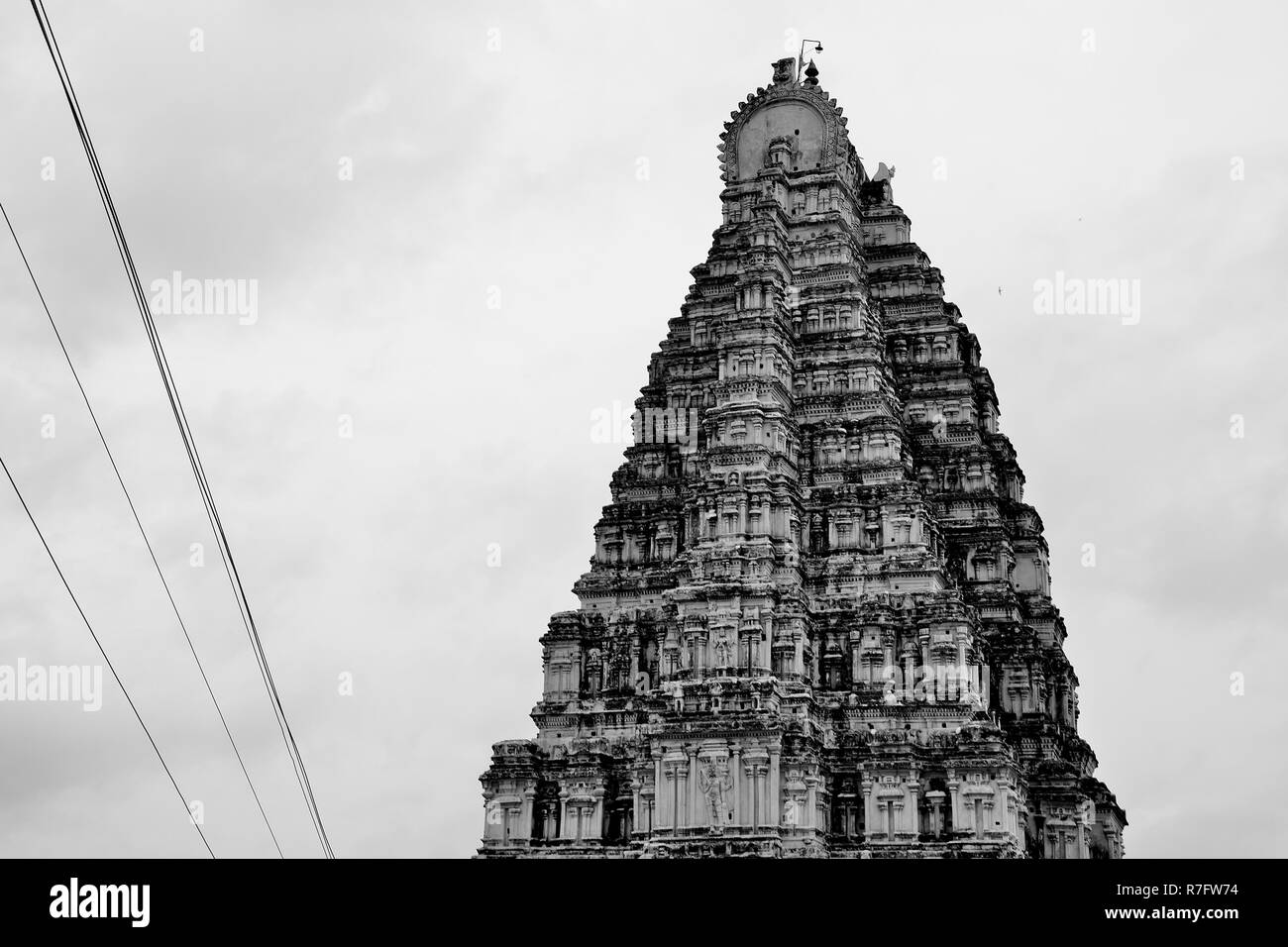 Splendidamente scolpito Tempio Virupaksha, situato in Hampi, Ballari district, Karnataka, India Foto Stock