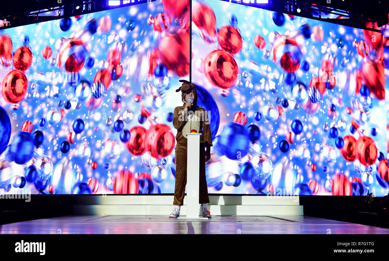 Roman Kemp sul palco durante il giorno uno dei capitali il Jingle Bell Ball con la Coca Cola a Londra la O2 Arena. Stampa foto di associazione. La notte dell'evento ha visto esibizioni da Liam Payne, Rita Ora, Ellie Goulding e David Guetta. Picture Data: Sabato 8 dicembre 2018. Vedere PA storia SHOWBIZ Jingle Bell. Foto di credito dovrebbe leggere: Ian West/PA FILO Foto Stock