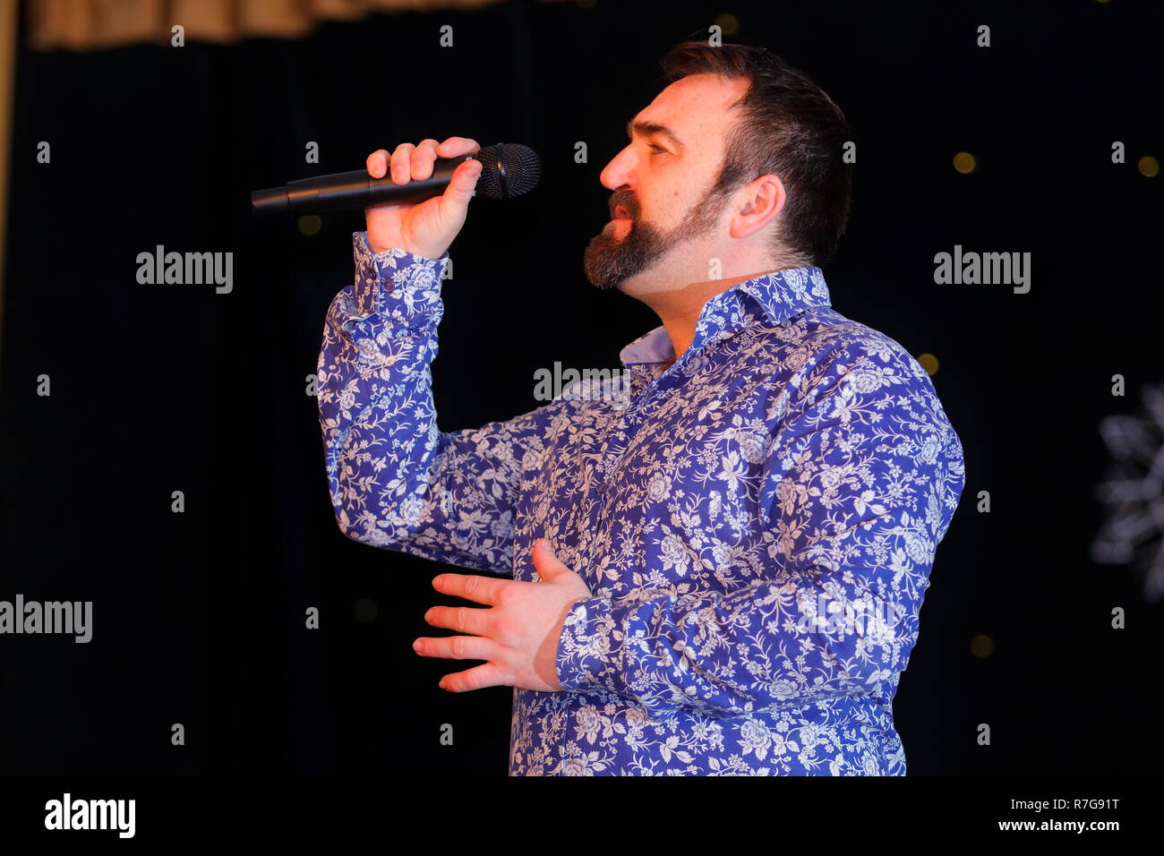 Danny Tetley effettuando in corrispondenza di Swillington minatori Club Benessere, prima di trovare la fama del fattore X talent contest nel 2018. Foto Stock