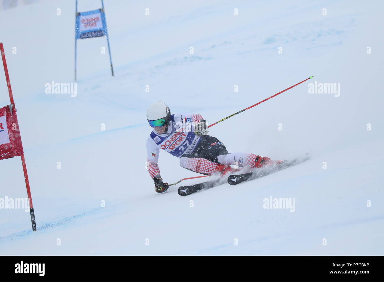 08 dic. 2018 Val d'Isère, Francia. Filip Zubcic sciatore alpino dalla Croazia in competizione in slalom gigante maschile Audi FIS Coppa del Mondo di Sci Alpino 2019 Foto Stock