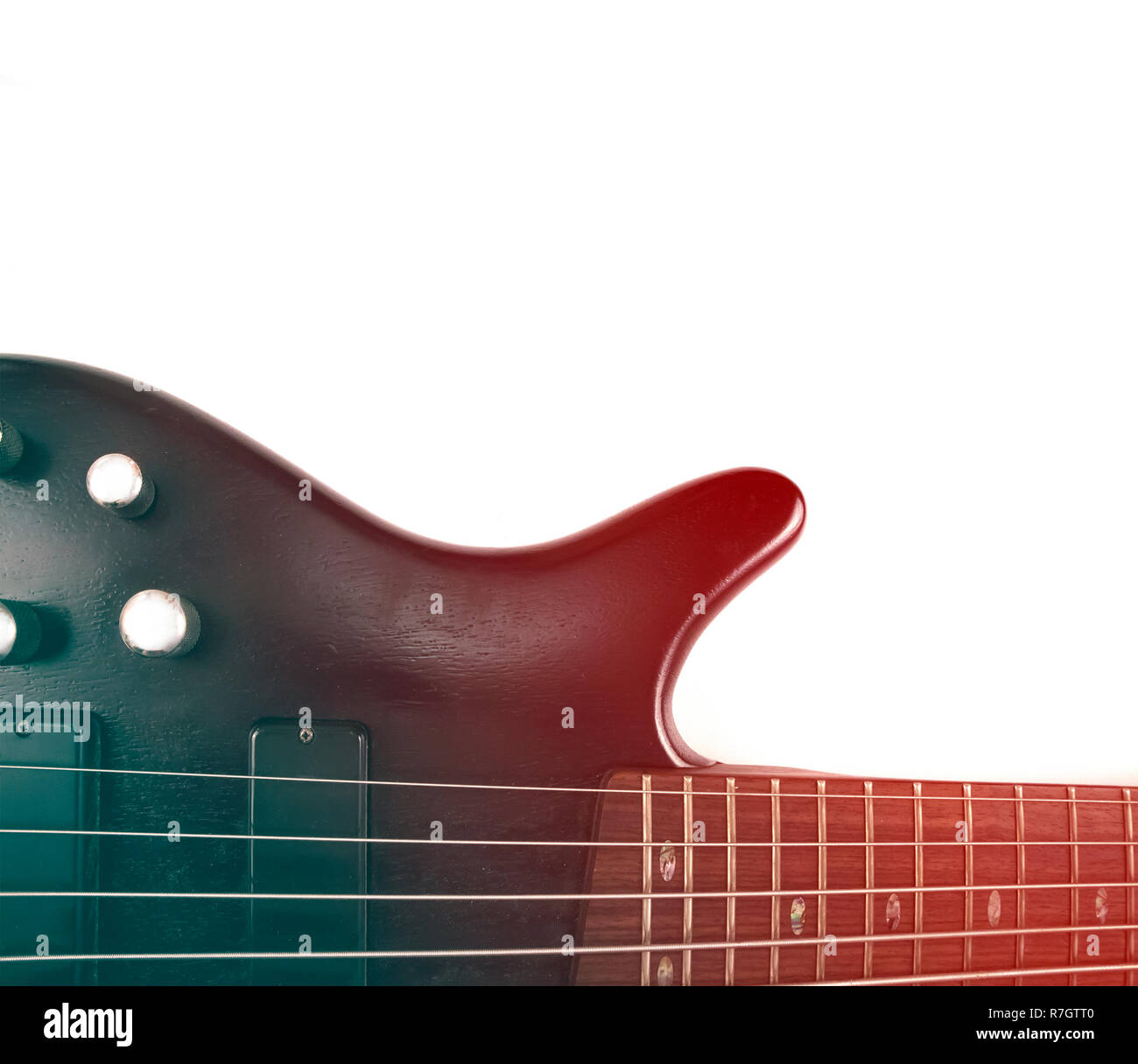 Legno di palissandro chitarra basso deck e collo con tasti e le stringhe con effetto gradiente isolato su bianco Foto Stock