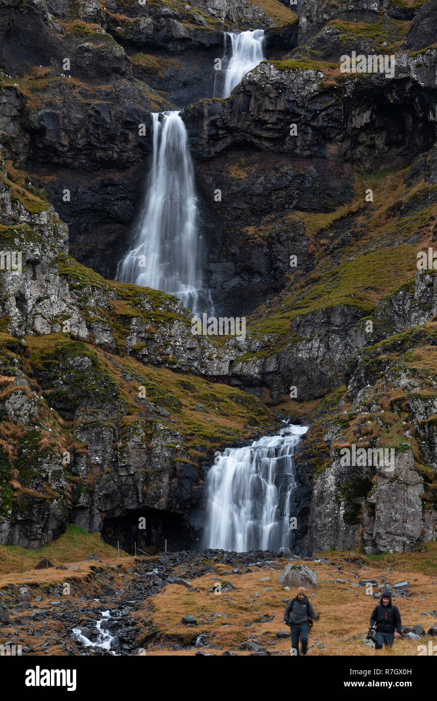 Cascata sconosciuto accanto a Nupur in oriente fiordi, Islanda Foto Stock
