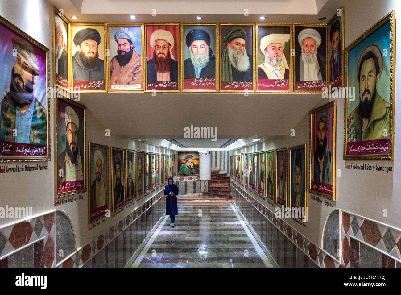 Dipinti di eroi afgano nel 2010 costruito la Jihad Museum, Herat, provincia di Herat, Afghanistan Foto Stock