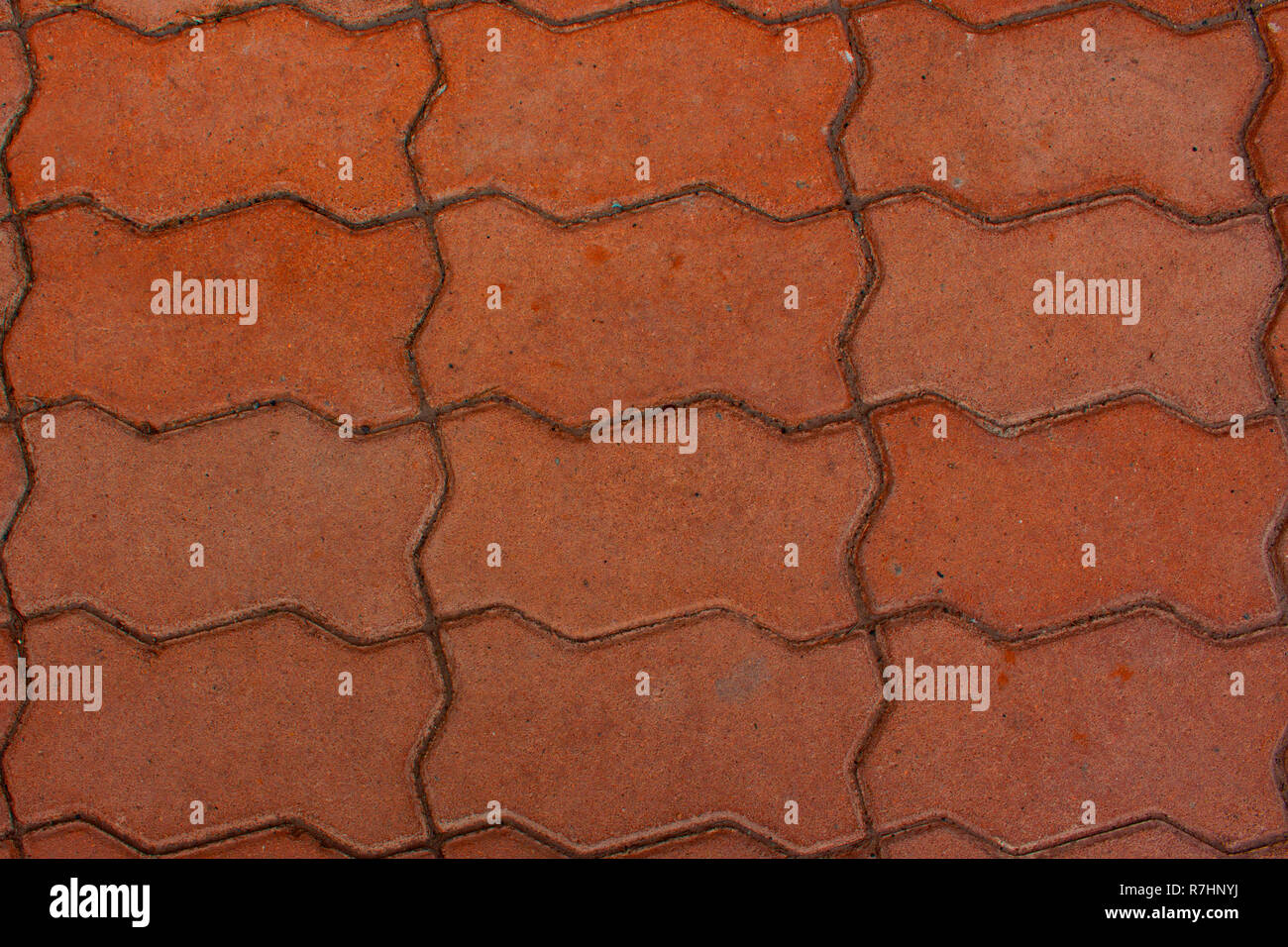 Strano rossiccio pavimento di piastrelle. Foto Stock