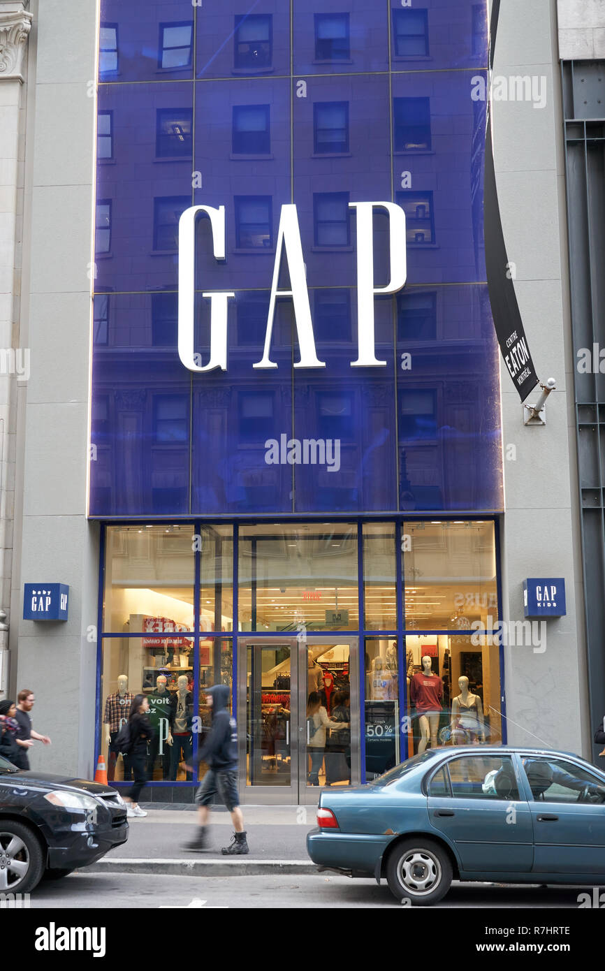 MONTREAL, Canada - 4 ottobre 2018: storefront Gap e logo. Gap è un popolare in tutto il mondo americano di abbigliamento e accessori rivenditore. Foto Stock