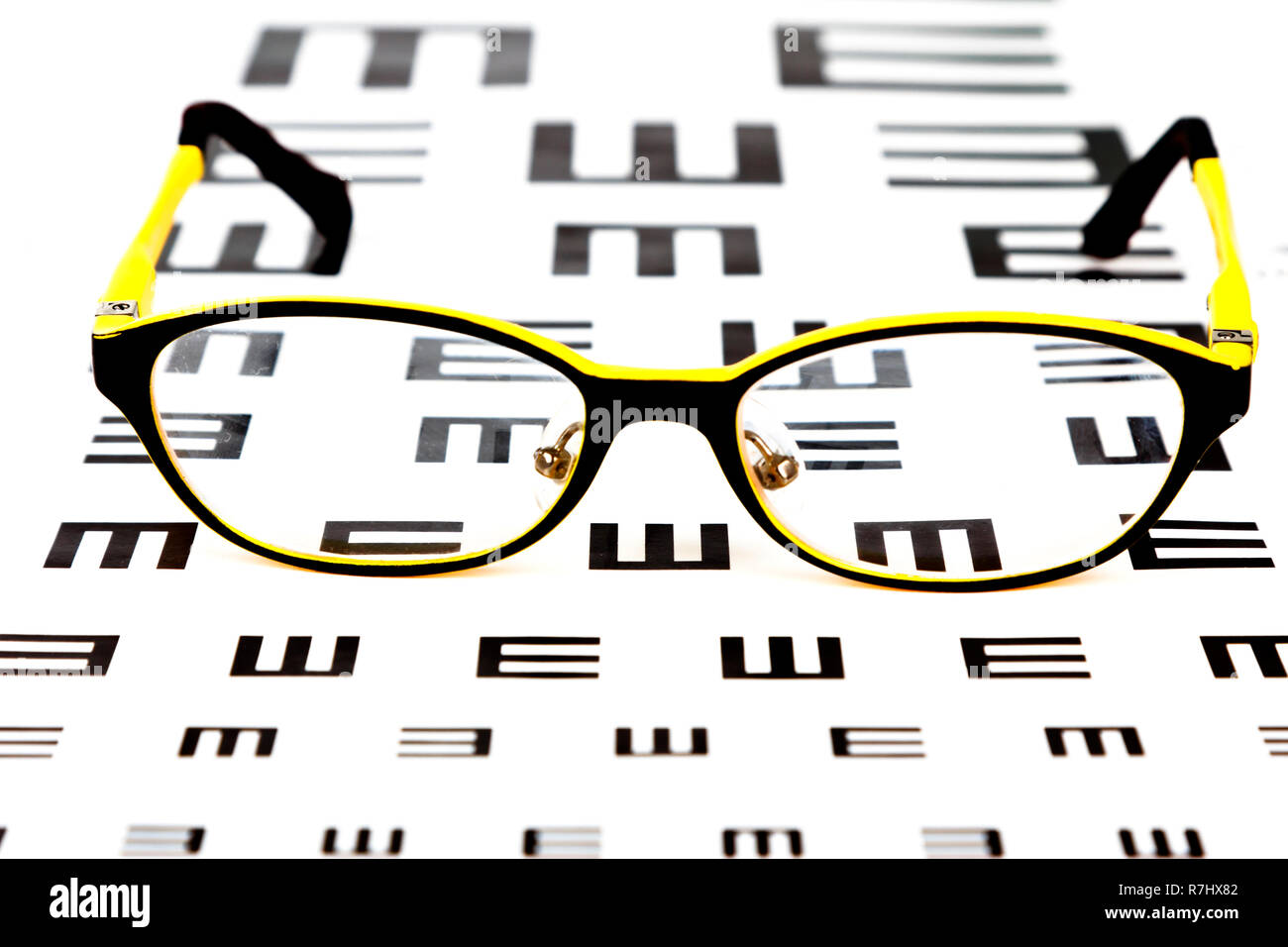 Occhiali Visione sulla tabella di dati di prova Foto Stock