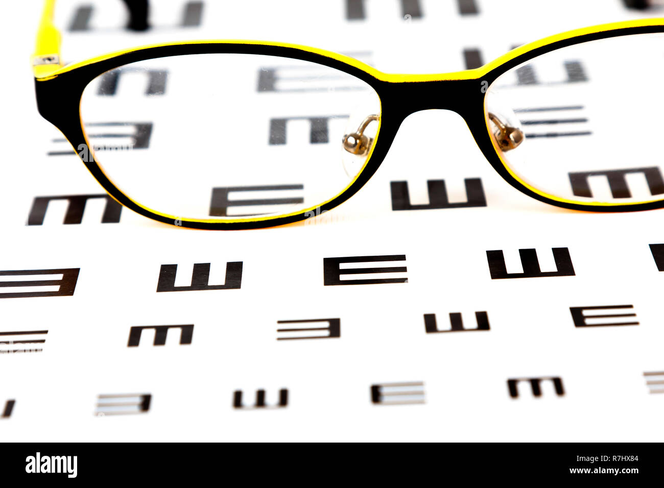 Occhiali Visione sulla tabella di dati di prova Foto Stock