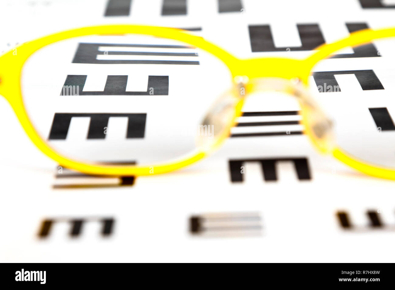 Occhiali Visione sulla tabella di dati di prova Foto Stock