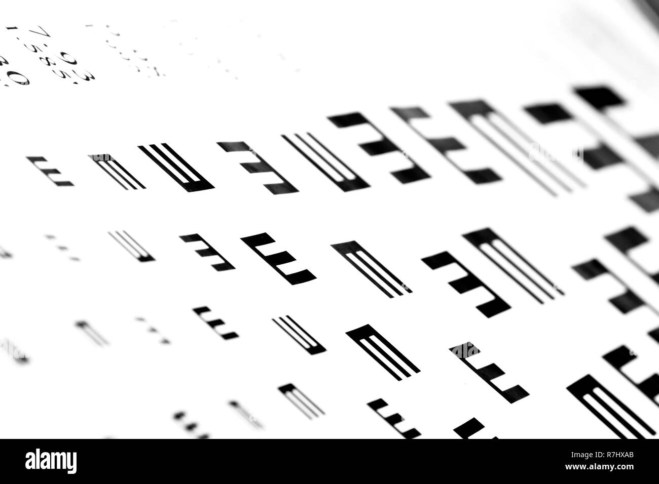 La vista tabella di dati di prova su sfondo bianco di close-up Foto Stock