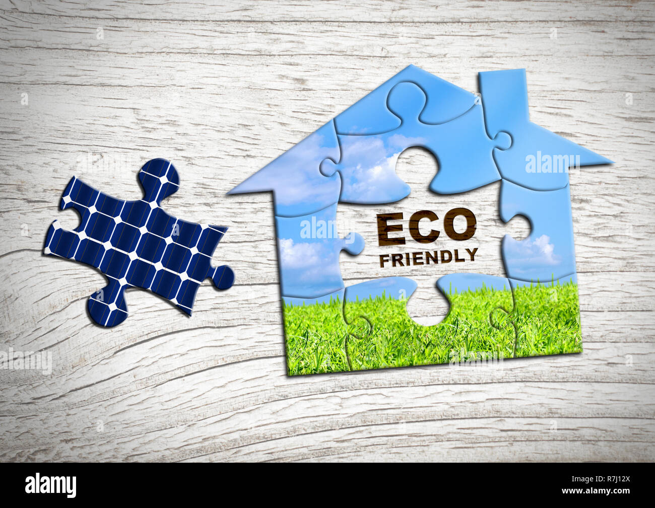 Eco home concetto, puzzle house con batteria solare Foto Stock