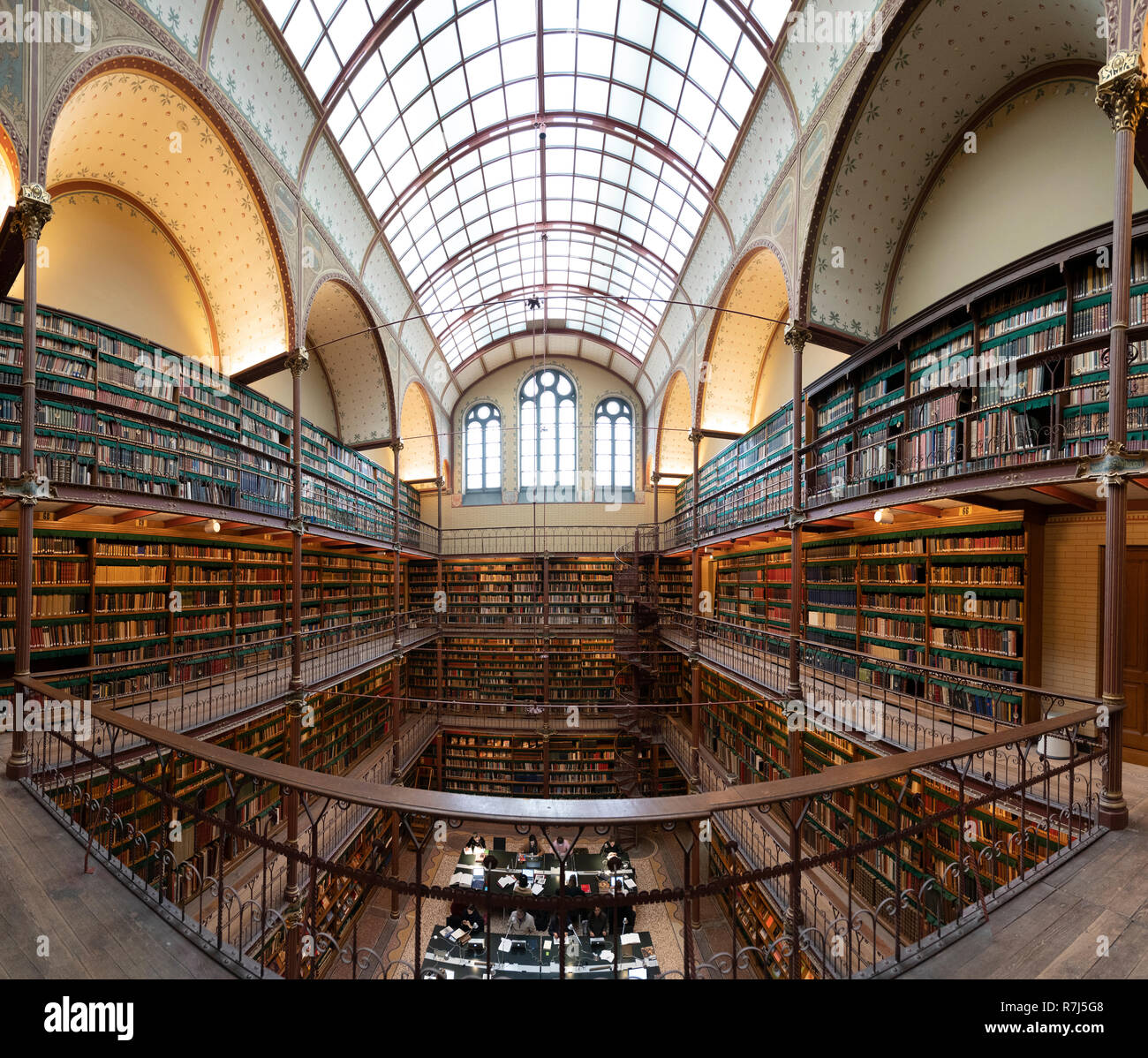 Interno della storia dell'arte biblioteca di ricerca presso il Rijksmuseum di Amsterdam, Paesi Bassi Foto Stock