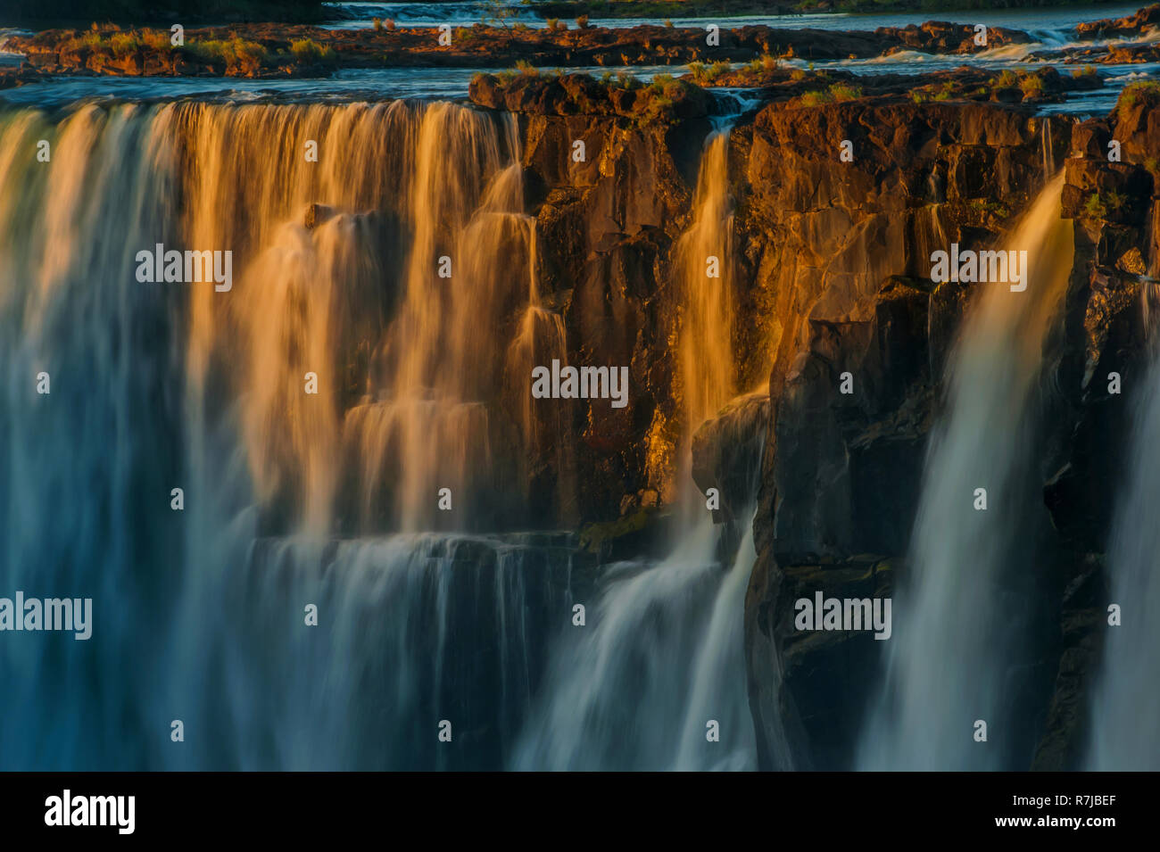 Victoria Falls in bel tramonto idillio Foto Stock