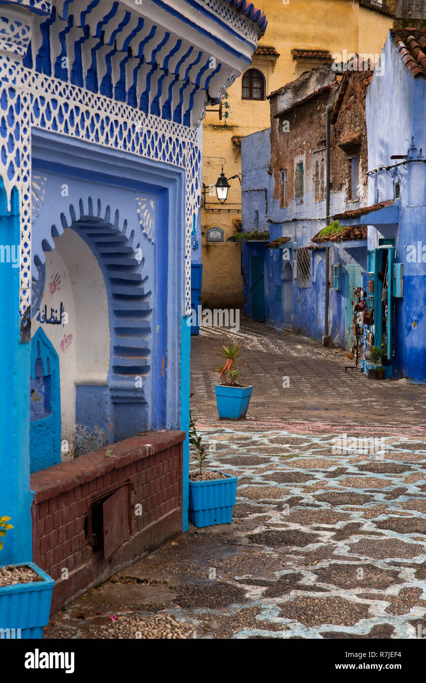 Il Marocco, Chefchaouen, città blu, Medina, Plaza El Hauta square, alimentazione idrica pubblica fontana Foto Stock