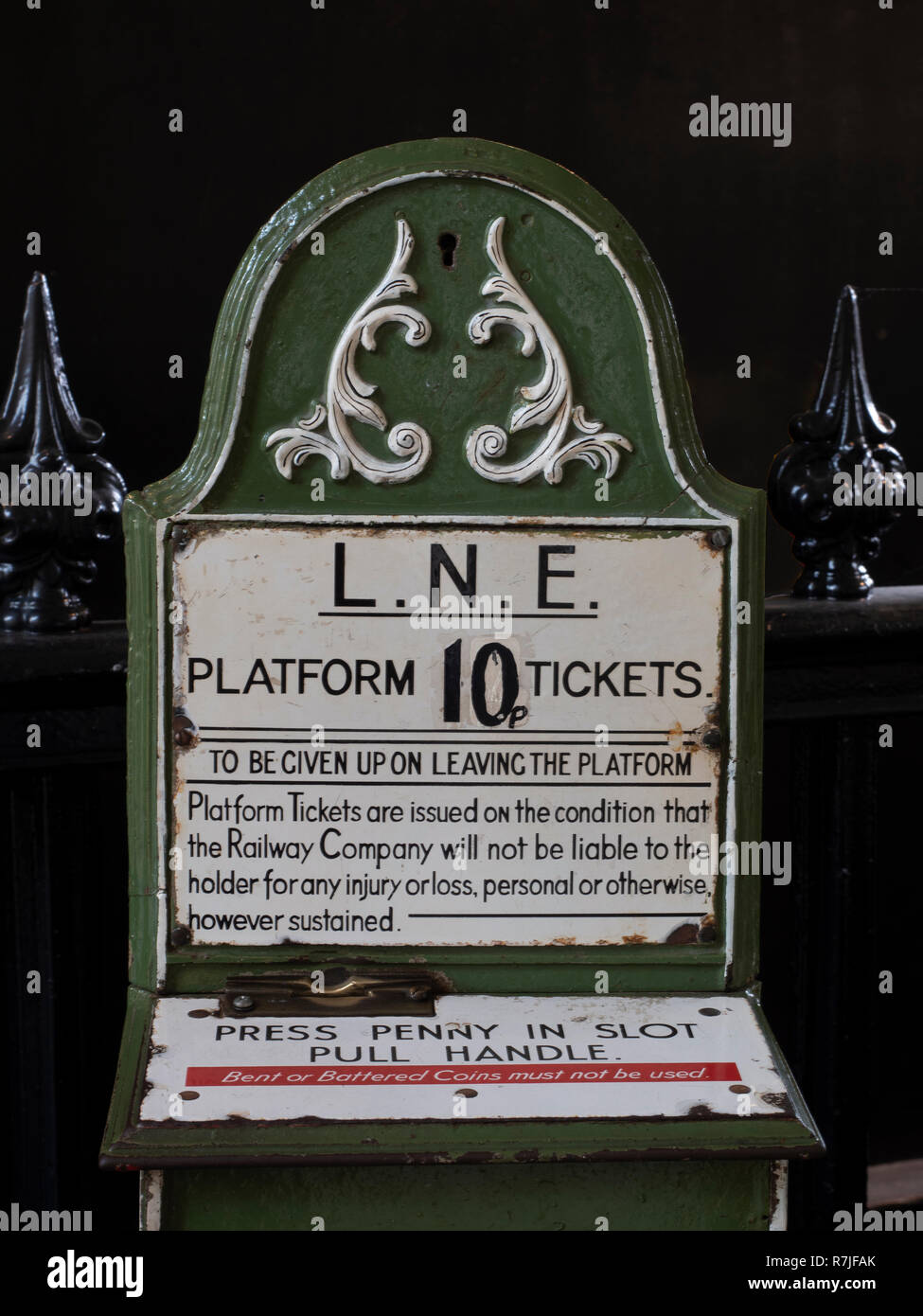 Stazione L.N.E. platform ticket machine. Foto Stock