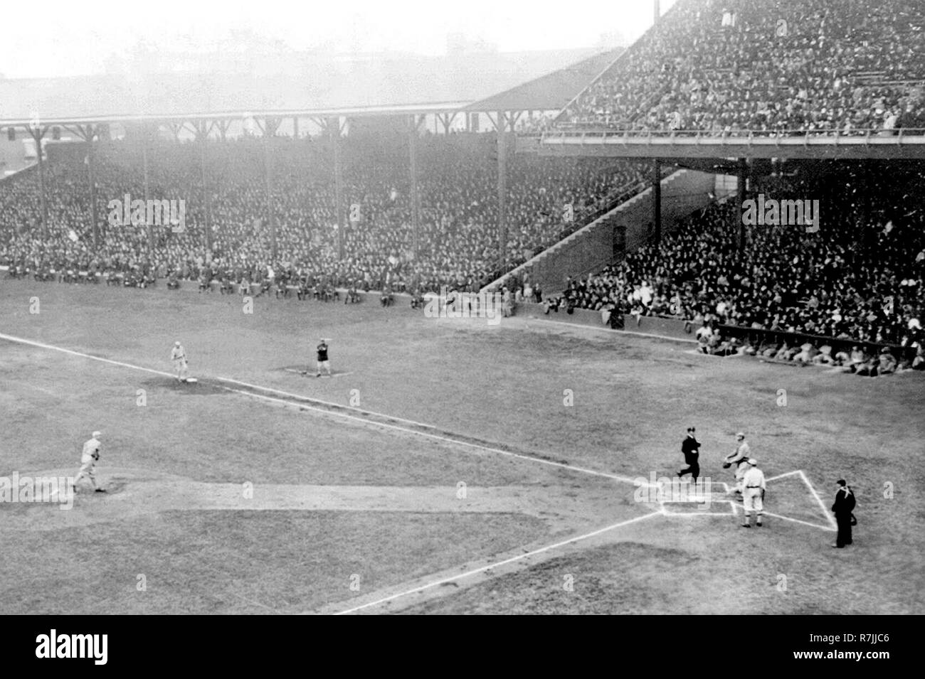Christy Mathewson, New York Giants, World Series Game 2, Shibe Park, Philadelphia, 8 ottobre 1913. Foto Stock