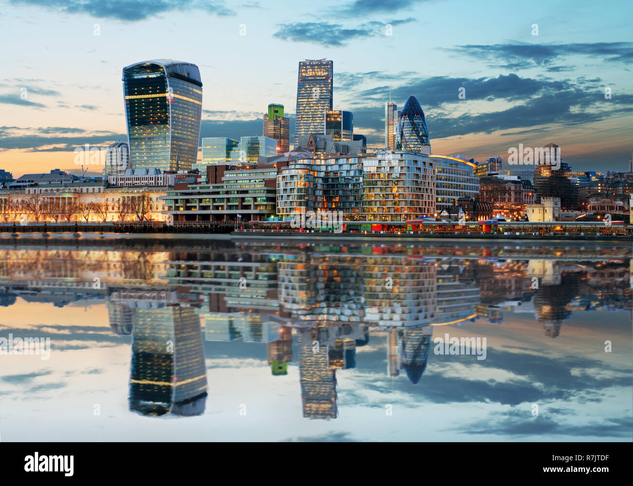 Londra dall'alto al crepuscolo e l'Inghilterra, Regno Unito Foto Stock