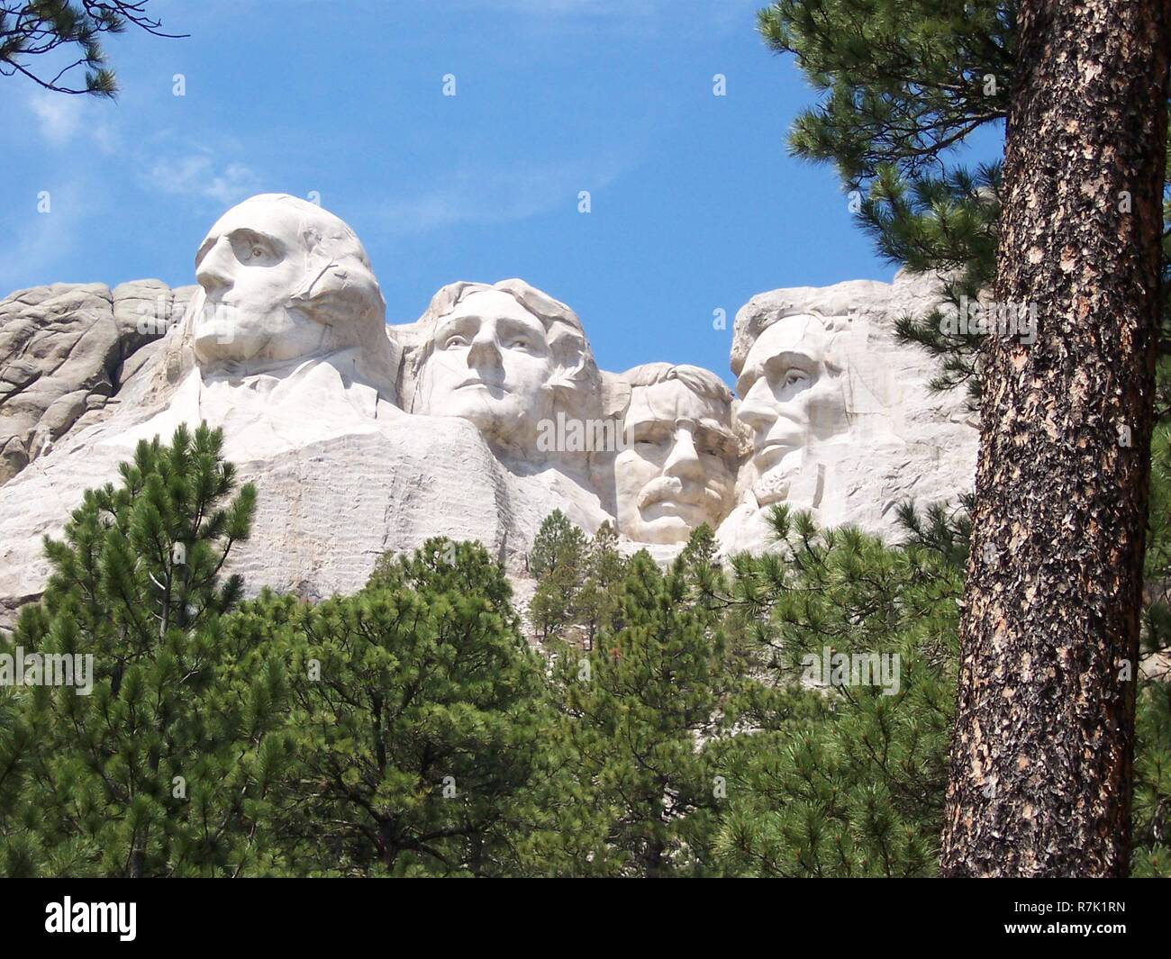 Il monte Rushmore National Park in Sud Dakota che mostra le teste scolpite dei Presidenti degli USA, (l-r) Washington Jefferson, Roosevelt e Lincoln. Situato nelle colline nere del Sud Dakota, la massiccia scultura era il lavoro di Gutzon Borglum durante il 1927 al 1941 timeline. Ciascuna testa presidenziale è di 60 piedi di altezza mentre tutto il parco copre 1278 acri o 2.00 miglia quadrate. Foto Stock