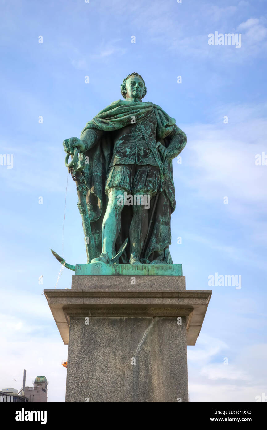 Stoccolma, Svezia - maggio 04.2013: Monumento per il re svedese Carlo XIII Foto Stock