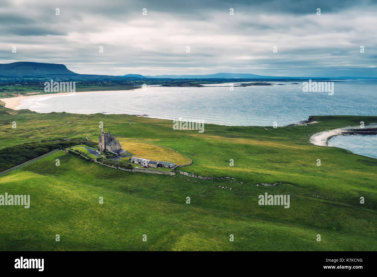 Veduta aerea del castello Classiebawn in Irlanda Foto Stock