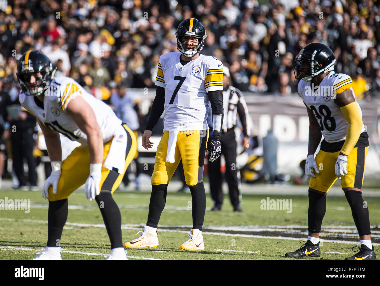Dic 09 2018 Oakland U.S.A CA Pittsburgh Steelers quarterback Ben Roethlisberger (7) passò per 282 yards con 2 TDs durante la NFL partita di calcio tra Pittsburgh Steelers e Oakland Raiders 21-24 perso a O.co Coliseum Stadium Oakland California Thurman James/CSM Foto Stock