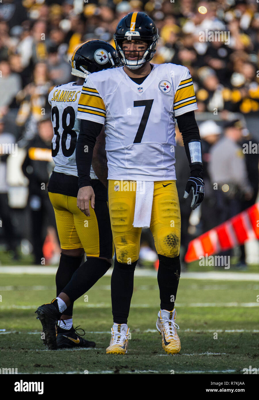 Dic 09 2018 Oakland U.S.A CA Pittsburgh Steelers quarterback Ben Roethlisberger (7) passò per 282 yards con 2 TDs durante la NFL partita di calcio tra Pittsburgh Steelers e Oakland Raiders 21-24 perso a O.co Coliseum Stadium Oakland California Thurman James/CSM Foto Stock