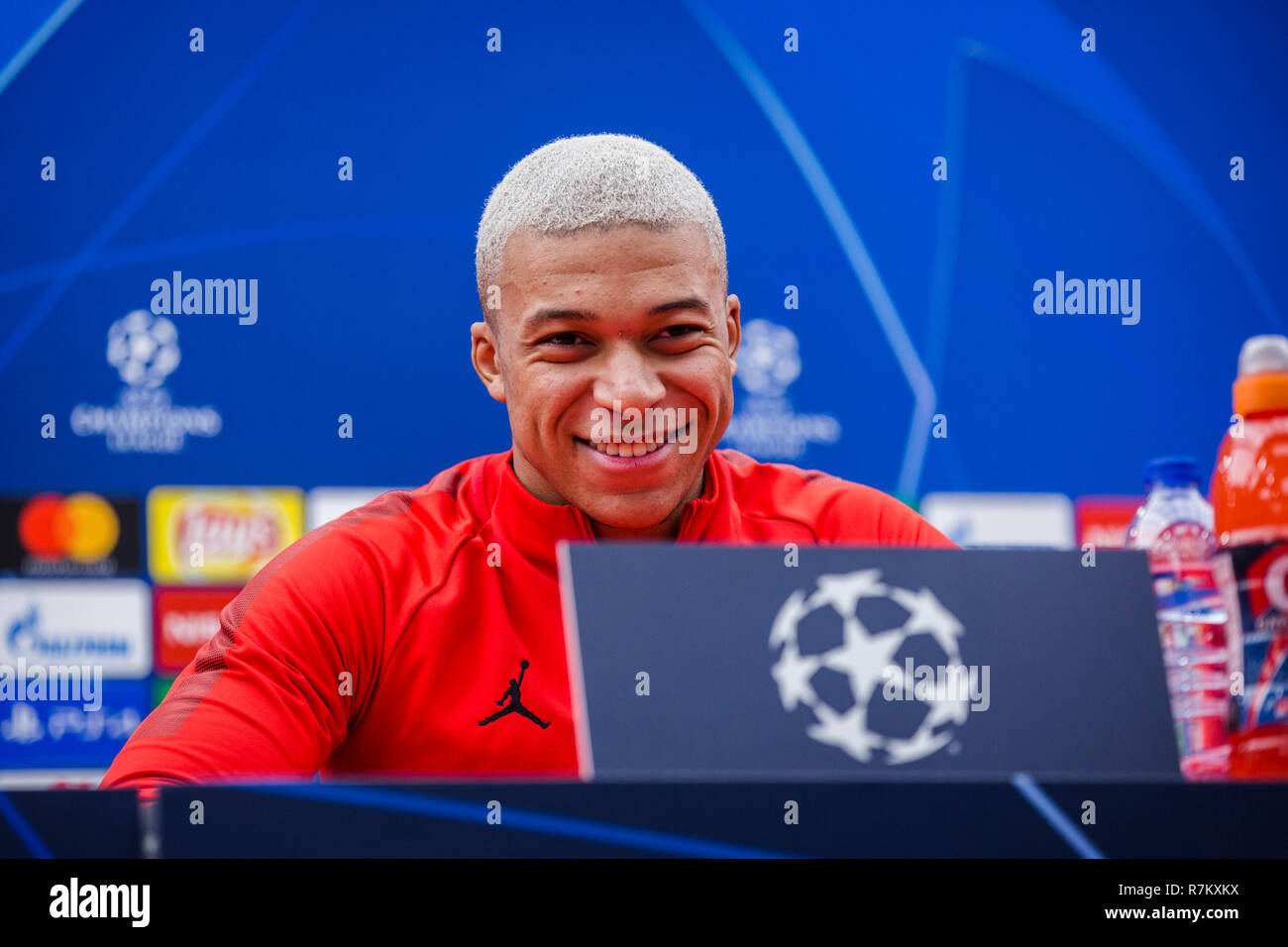 A Belgrado, in Serbia. 10 dic 2018.La UEFA Champions League, la Stella Rossa Belgrado versus Paris Saint-Germain conferenza stampa, Belgrado, Serbia - 10 dic 2018. Kylian Mbappe di Parigi Saint-Germain facce media Credito: Nikola Krstic/Alamy Live News Foto Stock