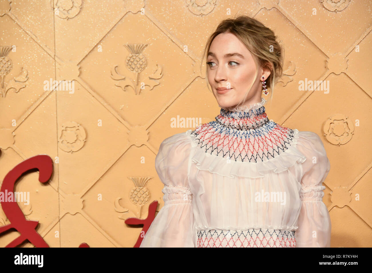 Londra, Regno Unito. 10 dic 2018. Saoirse Ronan Arrivers a Maria Regina di Scozia - premiere europeo ay Cineworld, Leicester Square il 10 dicembre 2018, Londra, Regno Unito. Credito: Picture Capital/Alamy Live News Credit: capitale dell'immagine/Alamy Live News Foto Stock