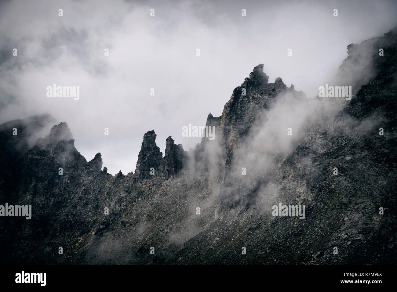 Norvegia, More og Romsdal, Rauma, Reinheimen National Park, il Troll parete (Trollveggen), il più alto in verticale di roccia in Europa circa 1100m Foto Stock