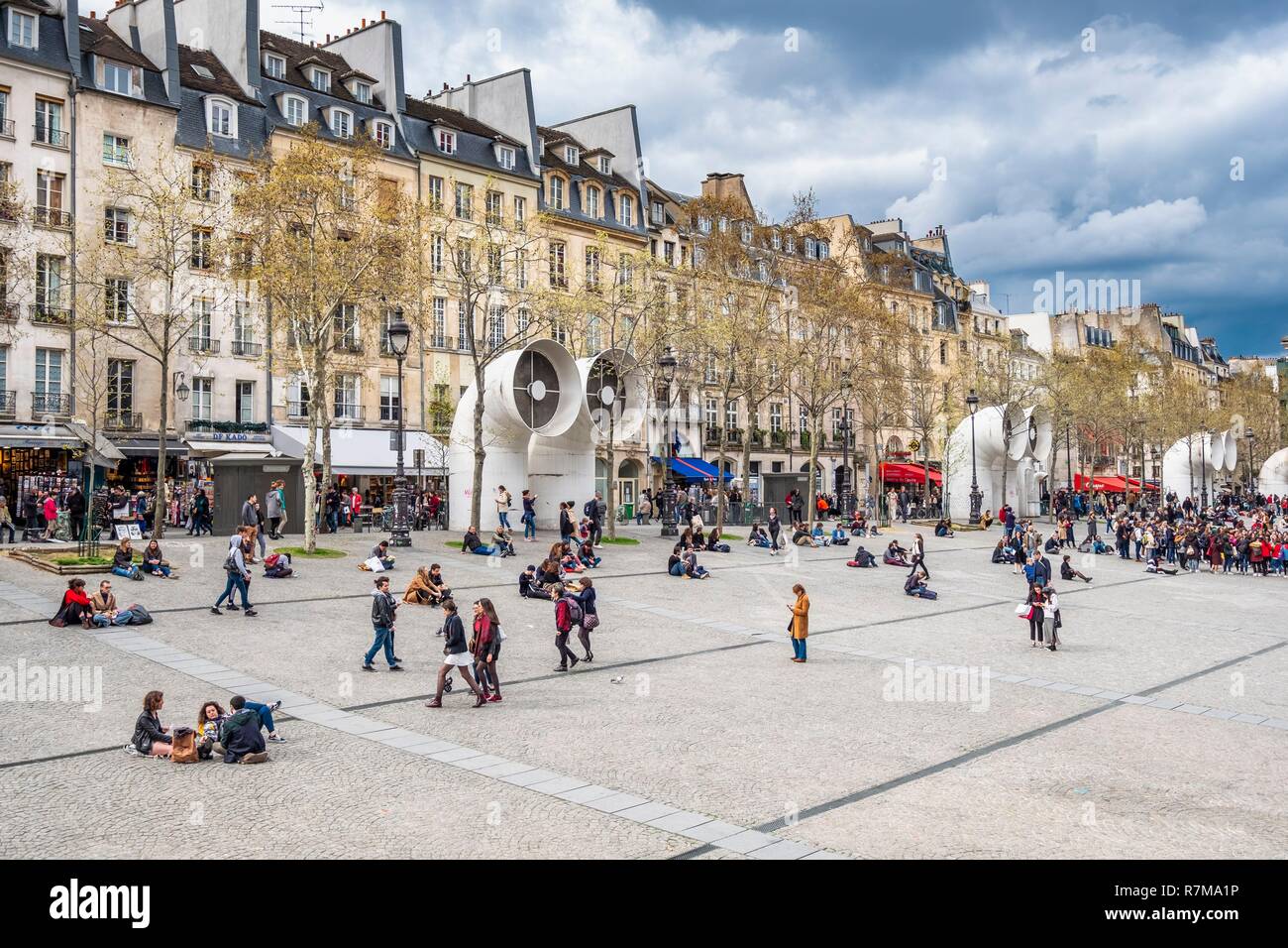 Francia, Parigi, quartiere delle Halles, Georges Pompidou square, bocchette di ventilazione del Centro Georges Pompidou o centro Beaubourg Foto Stock