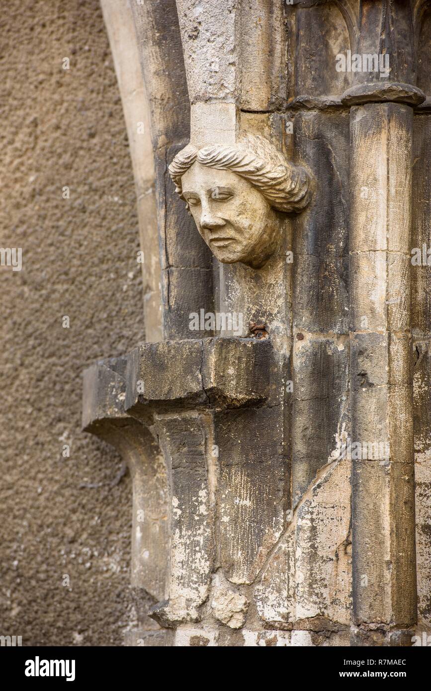 Francia, Cote-d'Or, Beze, la scuola monastica e il suo dodicesimo secolo facciata gotica Foto Stock