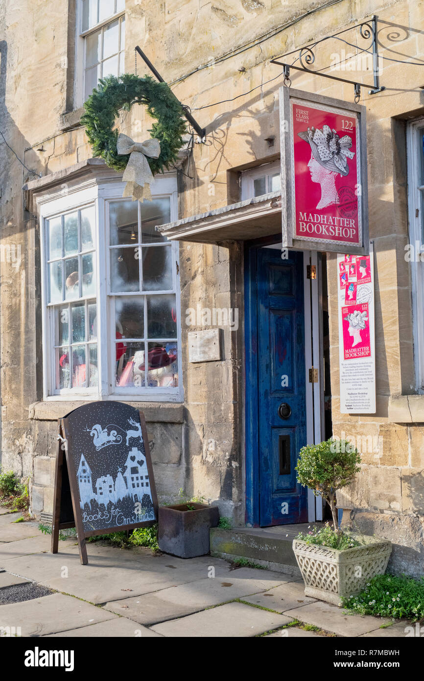 Madhatter bookshop in dicembre. Burford, Oxfordshire, Inghilterra Foto Stock