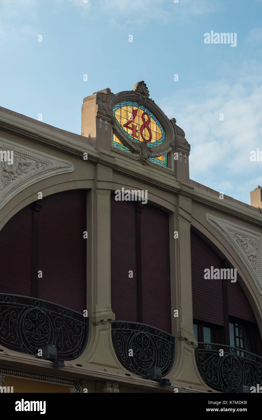 Tipica Locale in stile modernista lungo la promenade safront, la passeggiata. Magazzini Duilio 48 Foto Stock