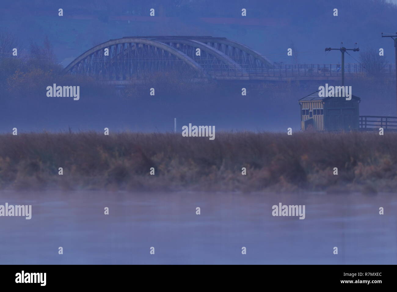Una fauna selvatica e nascondere un vecchio ponte ferroviario a Fairburn Ings Riserva Naturale nello Yorkshire Foto Stock