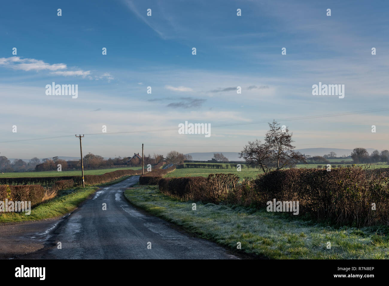 Gap di argilla Lane Near Hambleton sulla costa di Fylde di lancashire Foto Stock