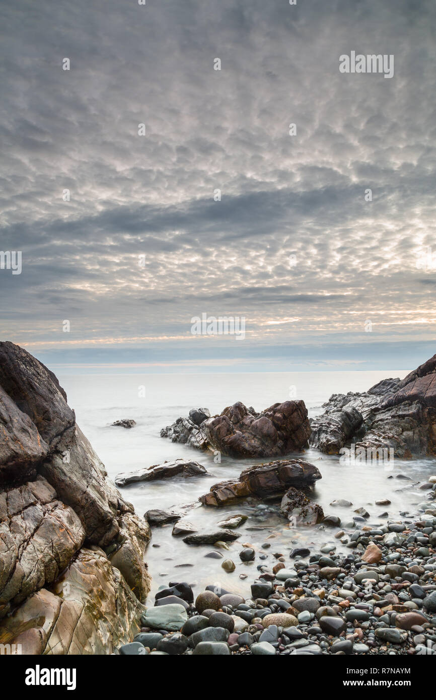 Vista costiera guardando ad ovest dalla penisola di Machars vicino San Ninian's Cave in Dumfries and Galloway, il sud-ovest della Scozia. Foto Stock