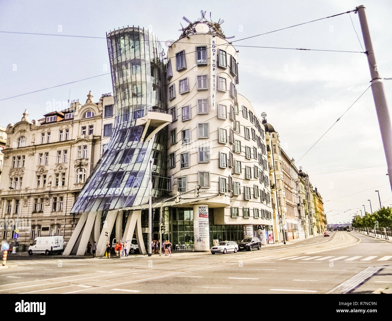 Praga REPUBBLICA CECA, 18 marzo 2015: La Casa danzante di Praga, architettura moderna Foto Stock
