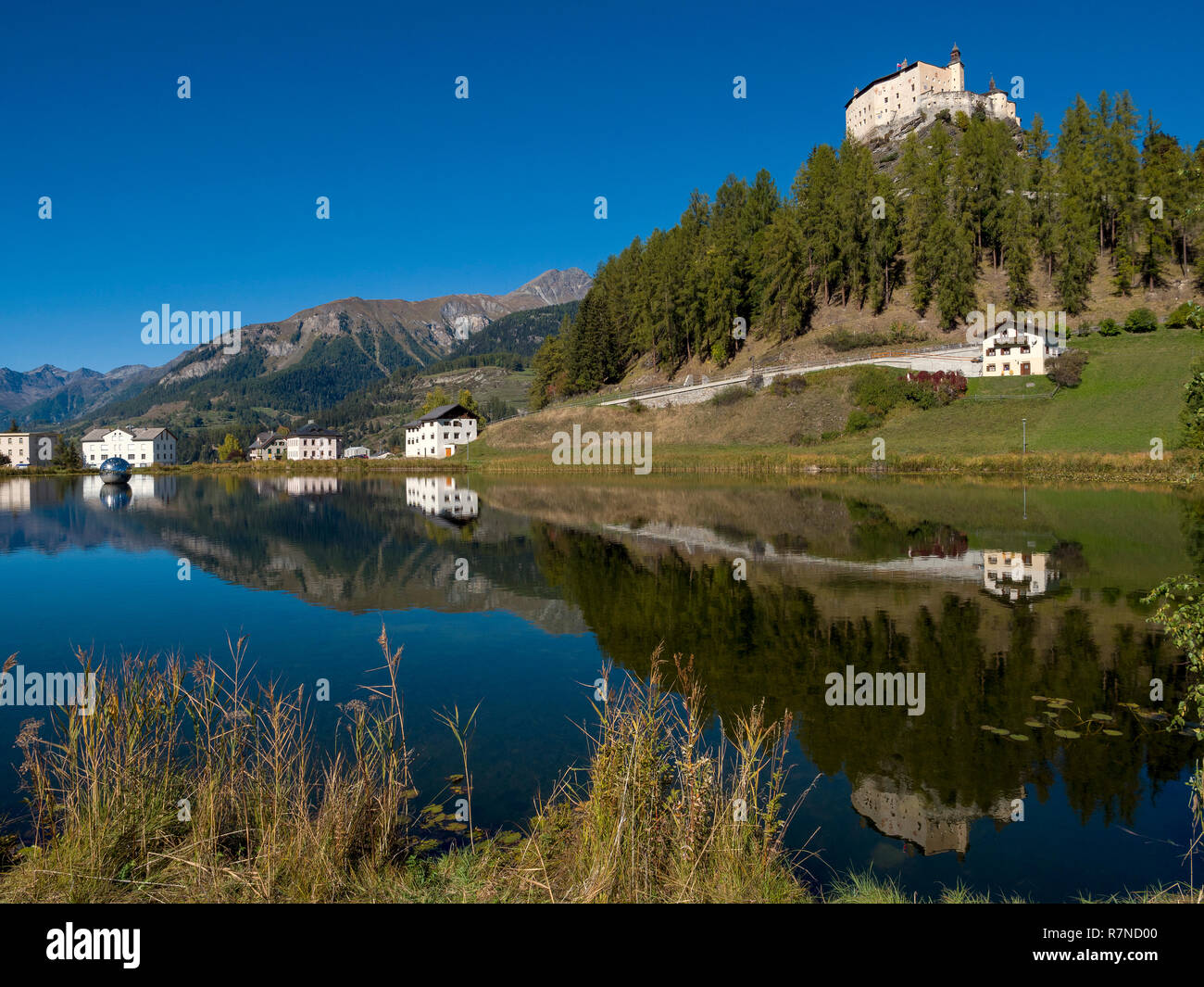 Il castello di Tarasp, Scuol, Engadina, Grigioni, Svizzera Foto Stock