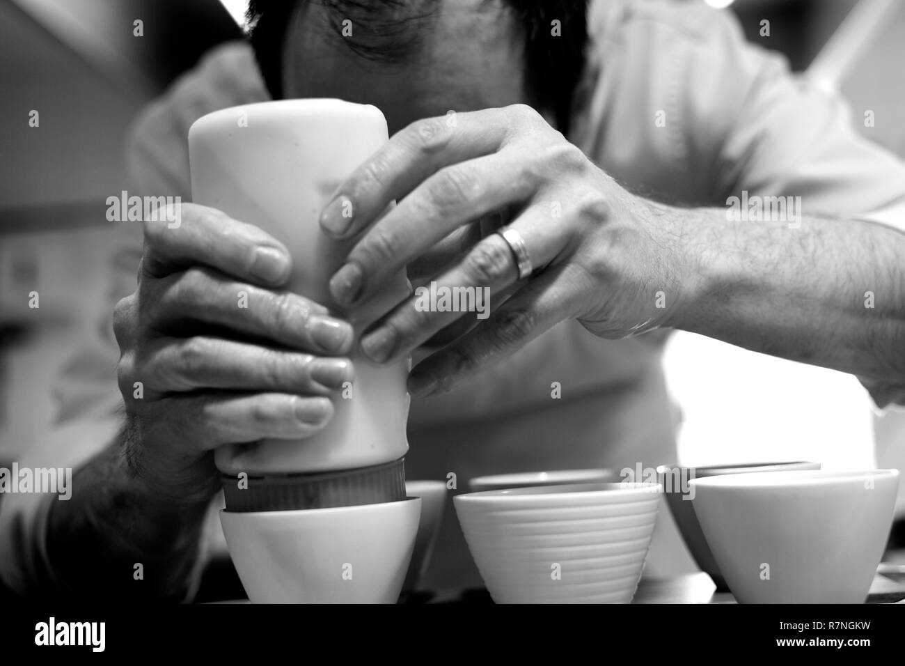 Francia, Vendee, Noirmoutier island, L'Herbaudiere, La Marine ristorante, Alexandre Couillon in cucina Foto Stock