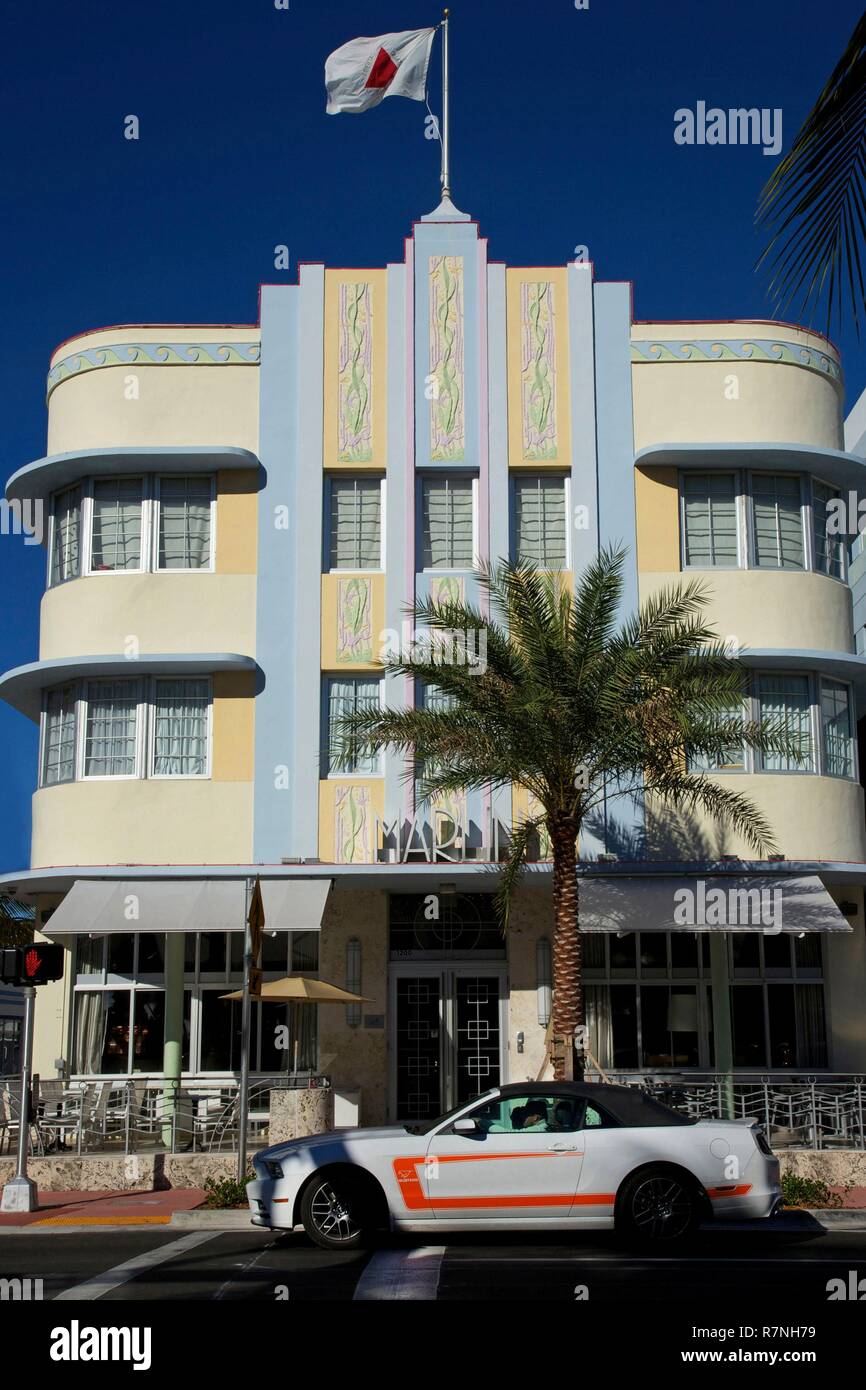 Stati Uniti, Florida, Miami Hotel Marlin e i suoi soleggiati facciata Art Deco, su Collins Avenue, sulla South Beach distretto Foto Stock