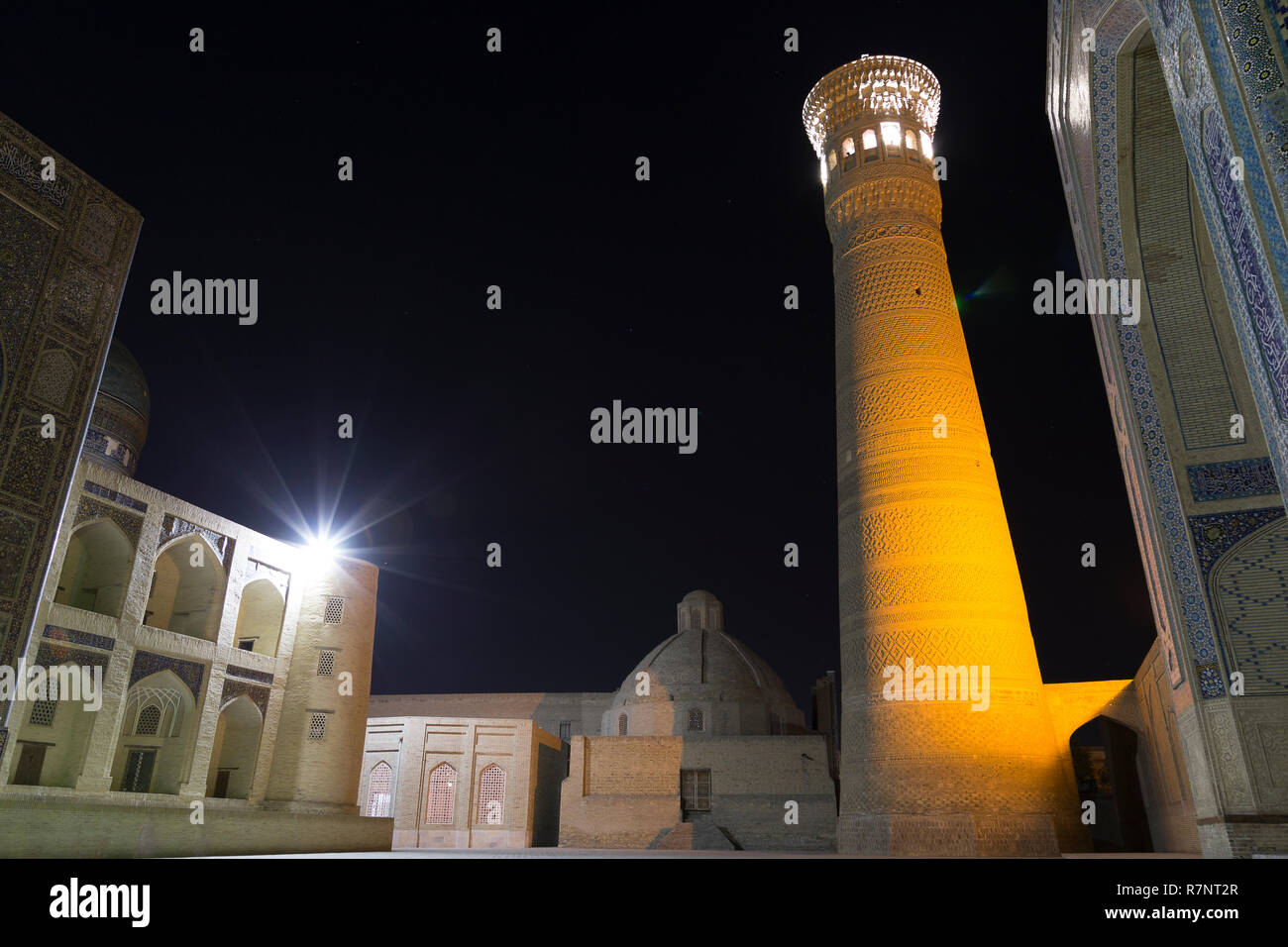 Kalyan Minareto Kalyan poi islamica del complesso religioso a Bukhara, Uzbekistan. Poi complesso Klyan 12-14 secolo a Bukhara, Uzbekistan. Kalyan Mosq Foto Stock