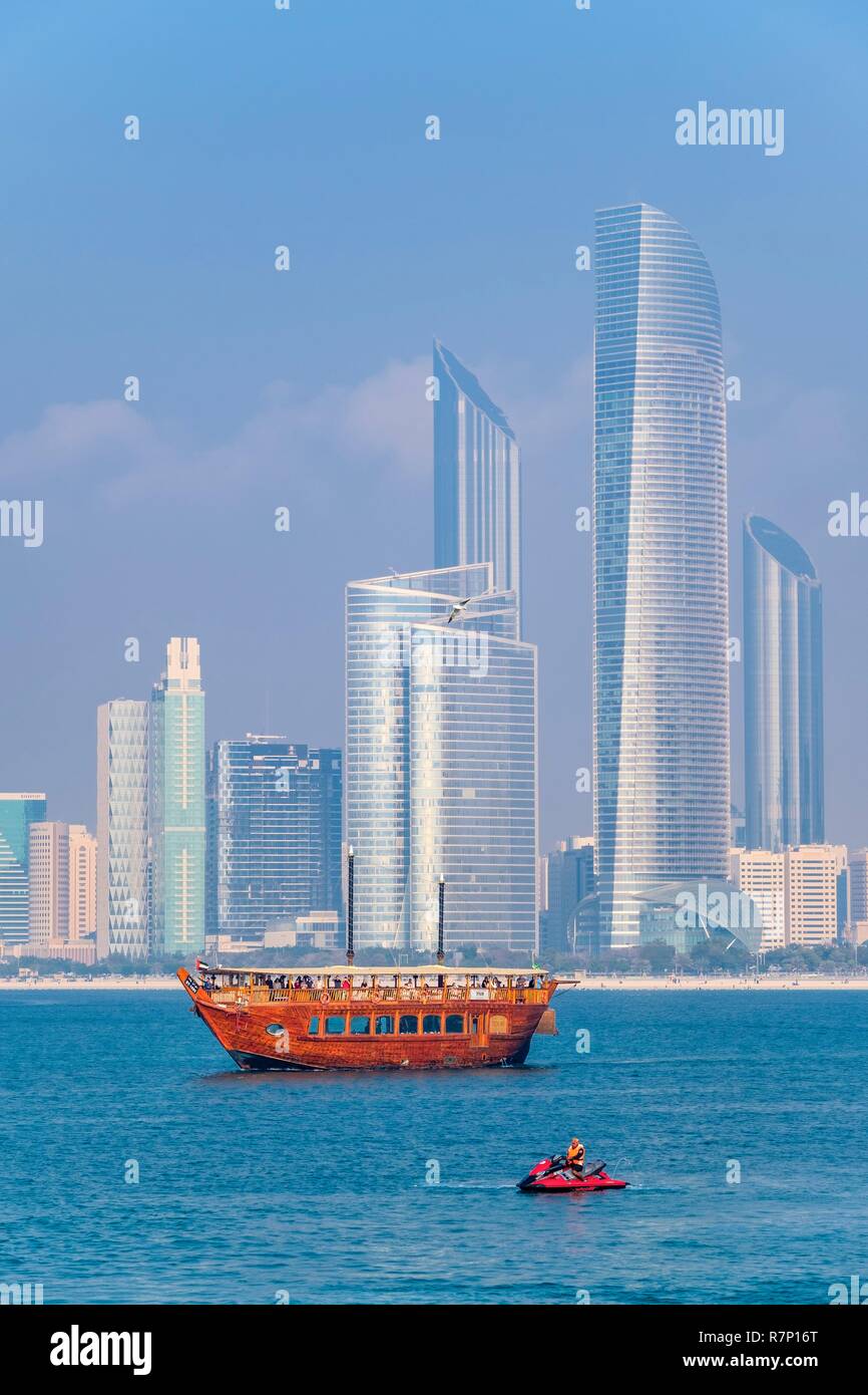 Emirats Arabes Unis, Abou Dhabi, la Corniche vue depuis le quartier de Al Marina Foto Stock