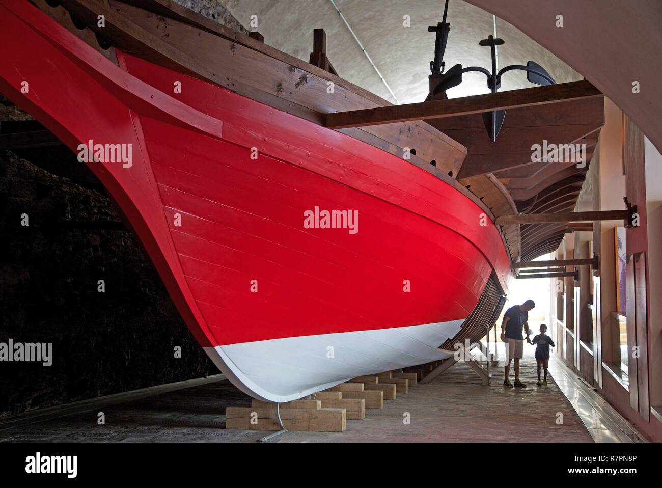 In Italia, la Liguria, geni, antico porto, cucina del XVIII secolo restaurata nel museo del mare progettato dall'architetto Renzo Piano Foto Stock