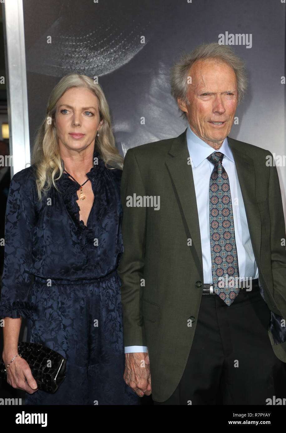 Westwood, California, Stati Uniti d'America. Decimo Dec, 2018. Christina Sandera, Clint Eastwood, alla premiere mondiale del Mulo al Regency Village Theatre di Westwood, la California il 10 dicembre 2018. Credito: Faye Sadou/media/punzone Alamy Live News Foto Stock